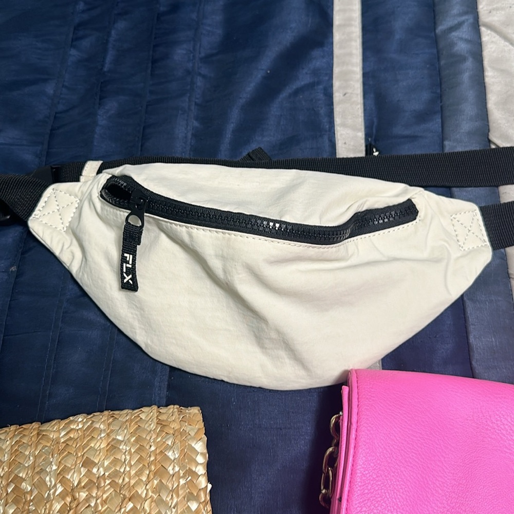 Purses - Picture 2 of 10